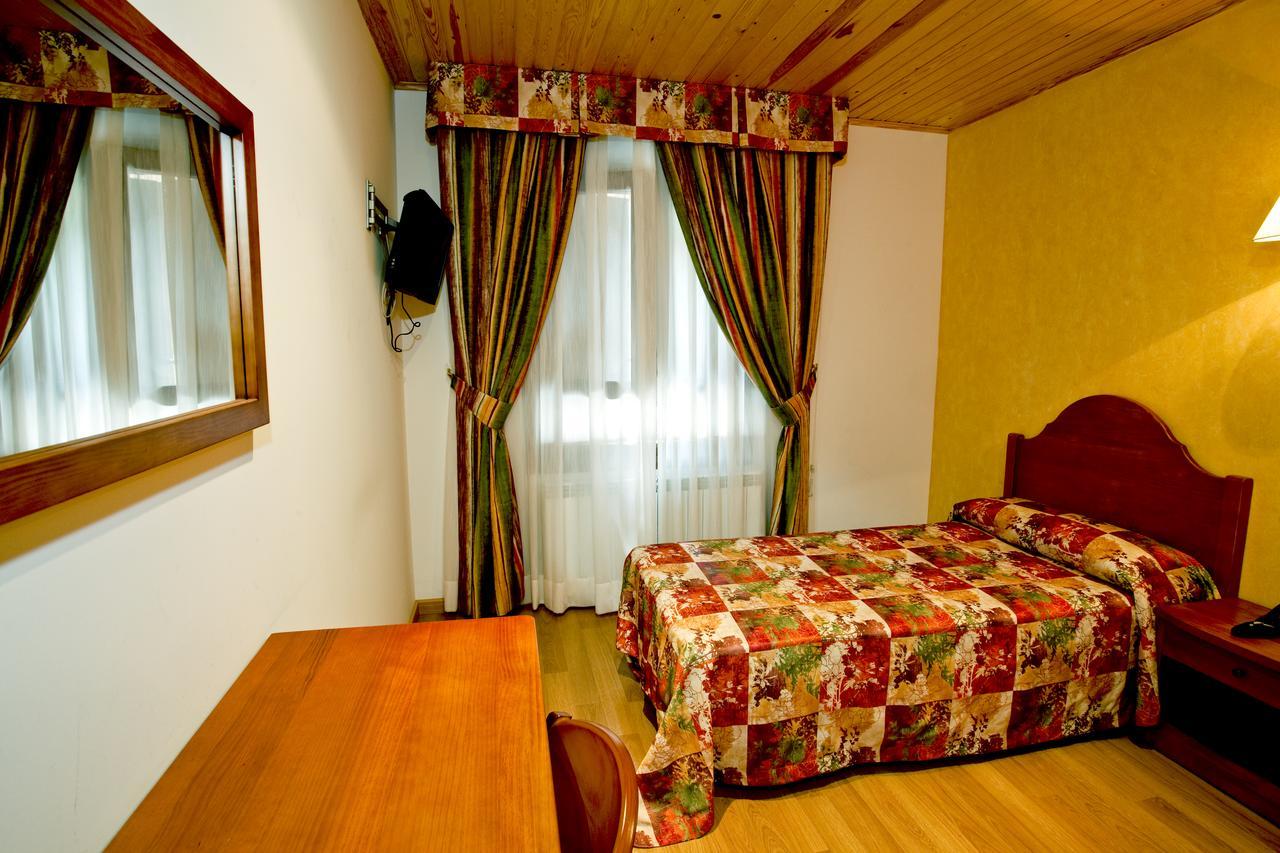 Hotel Montseny Espuy ภายนอก รูปภาพ
